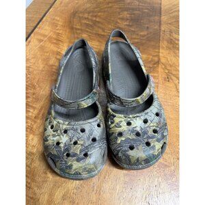 Crocs Women's 8 Shayna RT Xtra Mary Jane Flats Chocolate Fuchsia Camo Sandals